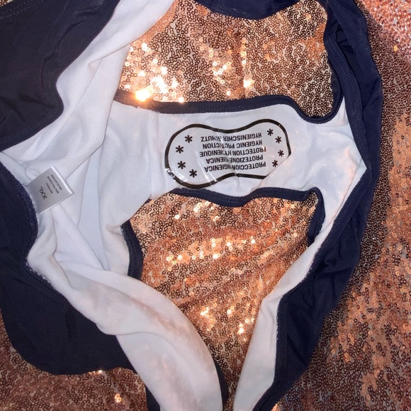 Flag Takini - Picture 2 of 3